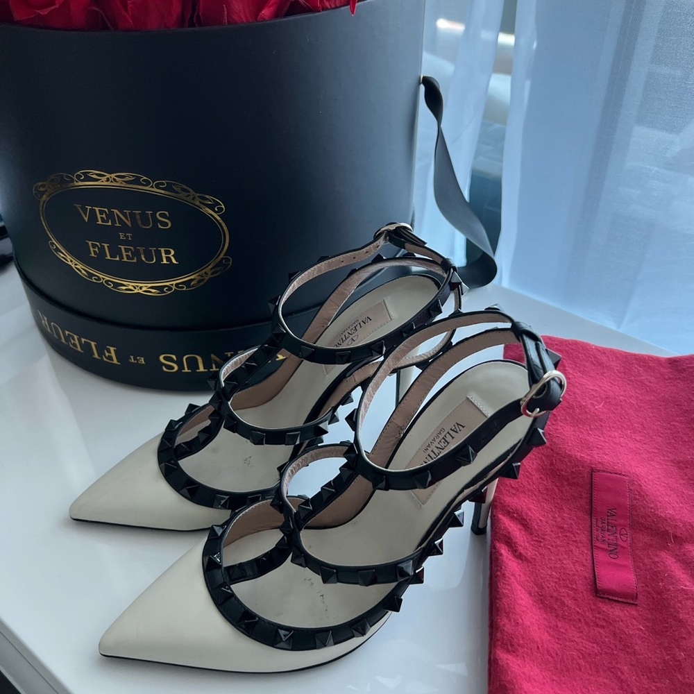 Valentino rockstud matte white black